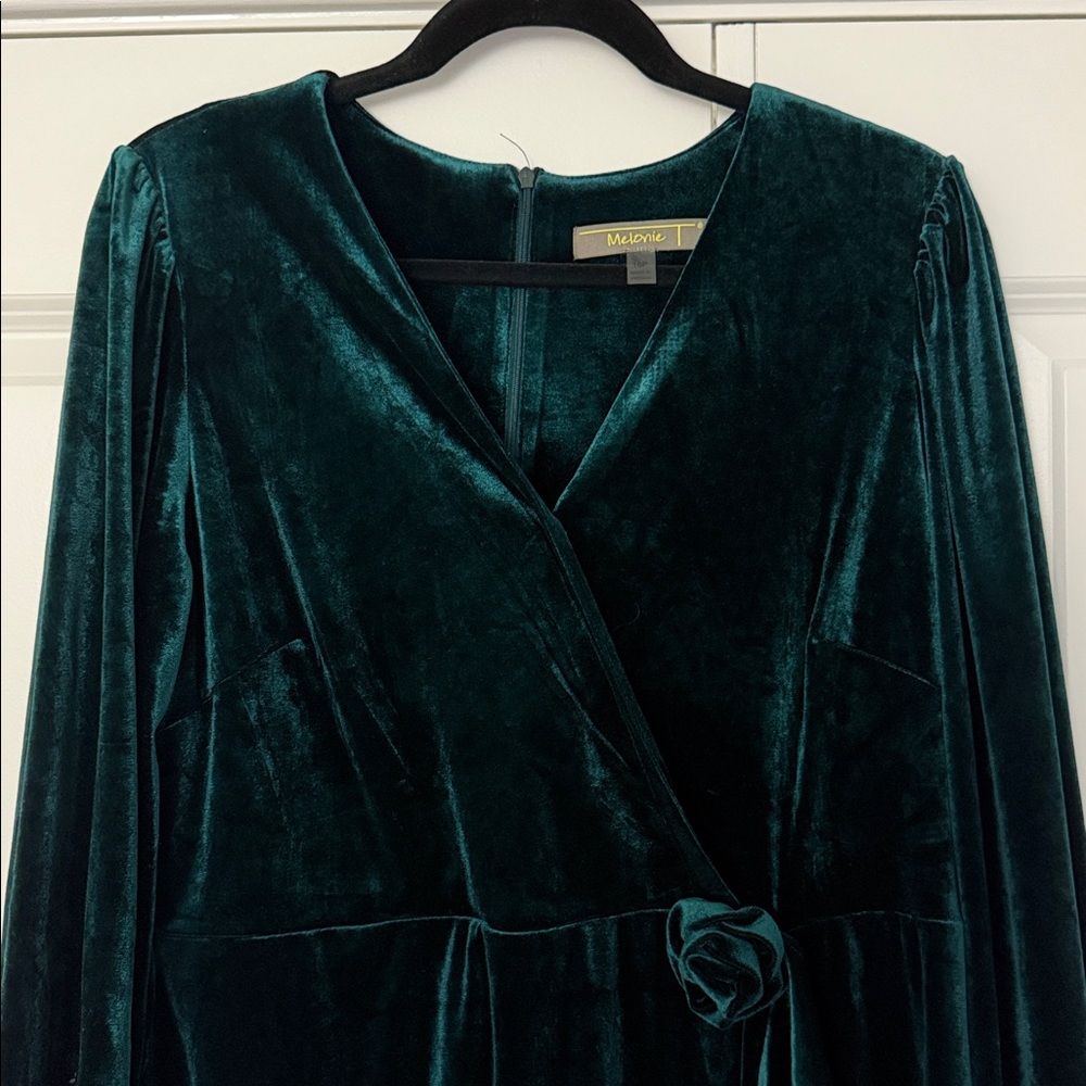 Melonie T Velvet Dress, Size 16P - Picture 3 of 7